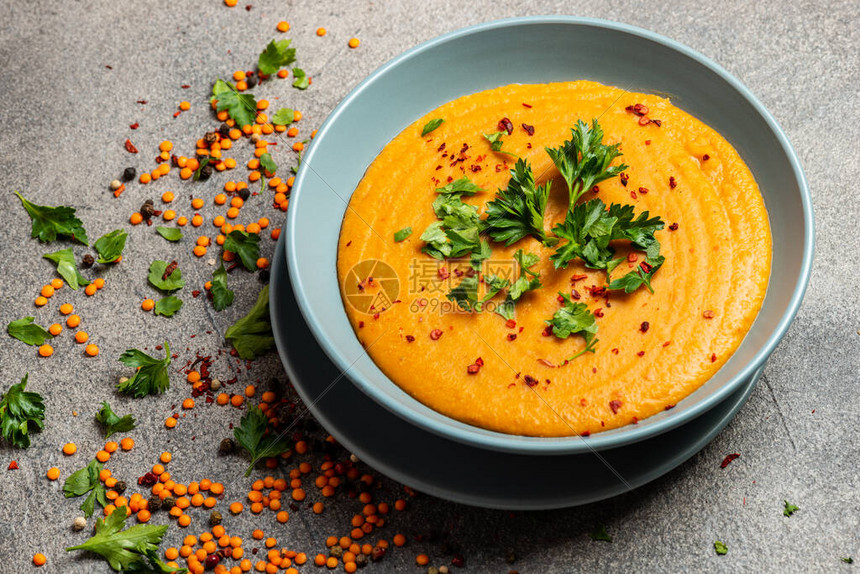 从柏林阁楼到4200亿美元帝国：以太坊十年重塑全球金融底层逻辑